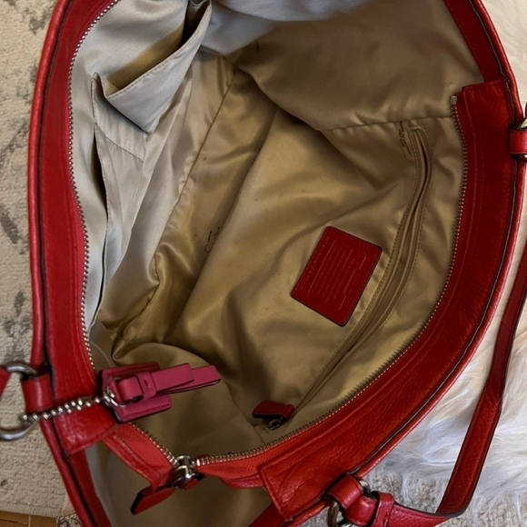 Roomy Coach Park Leather ❤️ Red ❤️ Carrie Tote in excellent condition - Picture 5 of 9